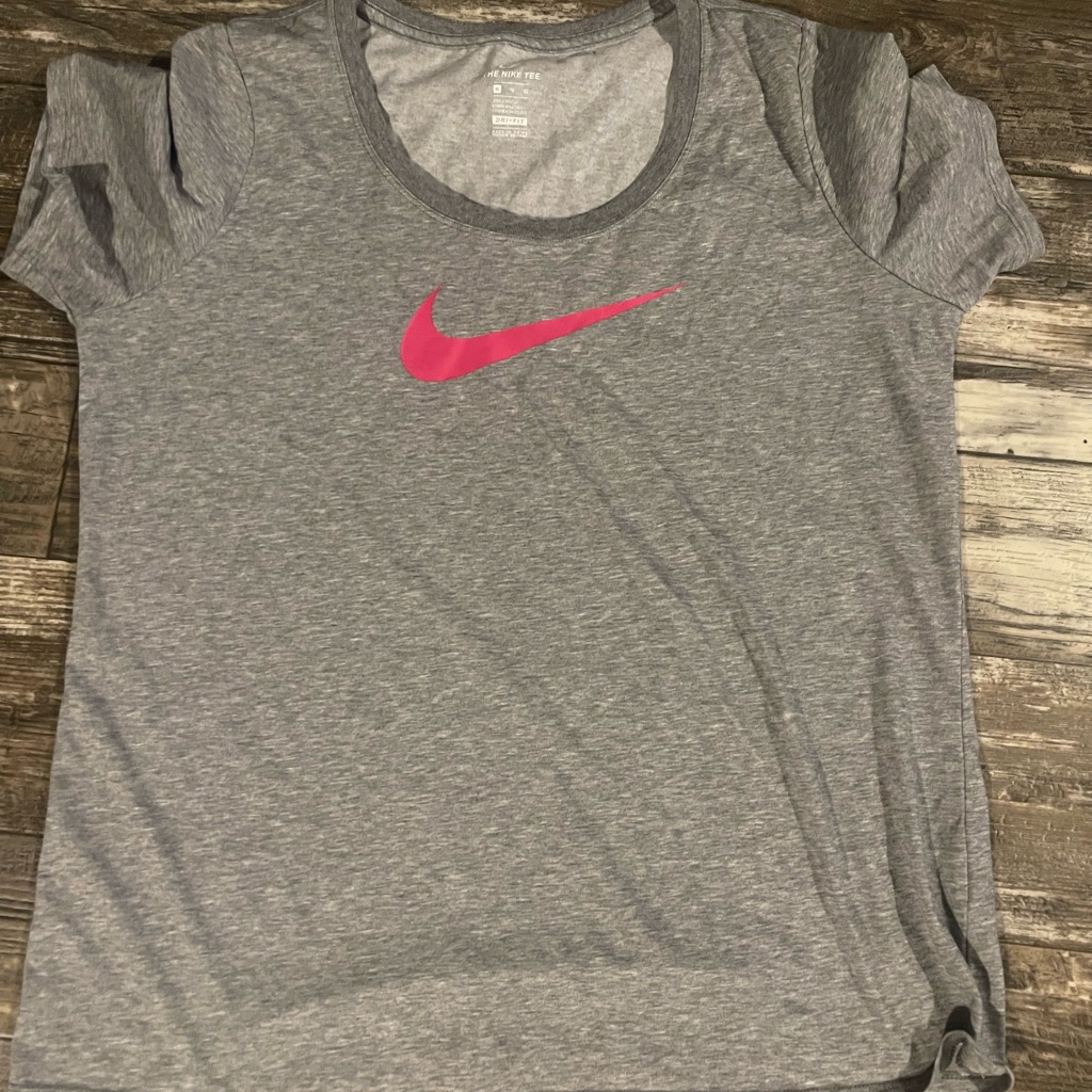Womens Xl Gray Nike Tee  Gently Used Comfortable And Fitting  Sold As Is